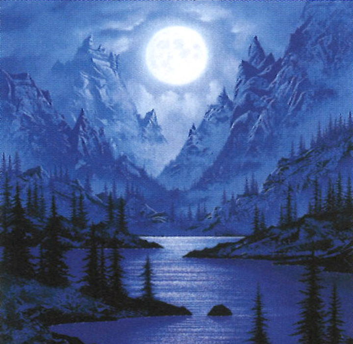 月明かりの山脈